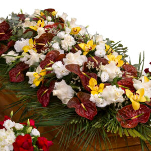 Copricassa_di_Anthurium_Choco_con_Cymbidium_Giallo_e_Rose_Bianche