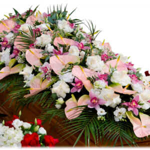 Copricassa_di_Anthurium_Rosa_con_Cymbidium_Rosa_e_Rose_Bianche