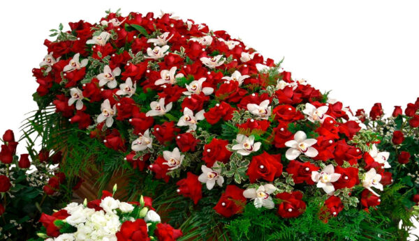 Copricassa_di_Rose_Rosse_con_Perla_Bianca_e_Cymbidium_Bianco_Inframezzato