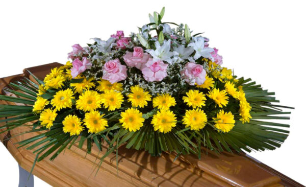 Cuscino_di_Gerbere_Gialle_Ciuffo_di_Rose_Rosa