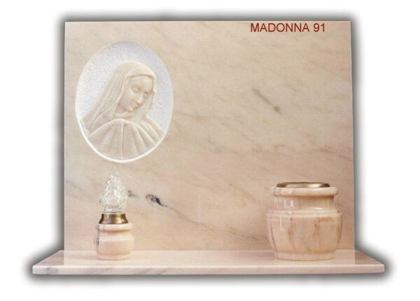 lapide_in_rosé_con_scultura_madonna