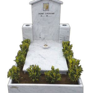 Monumentino_in_carrara_M13